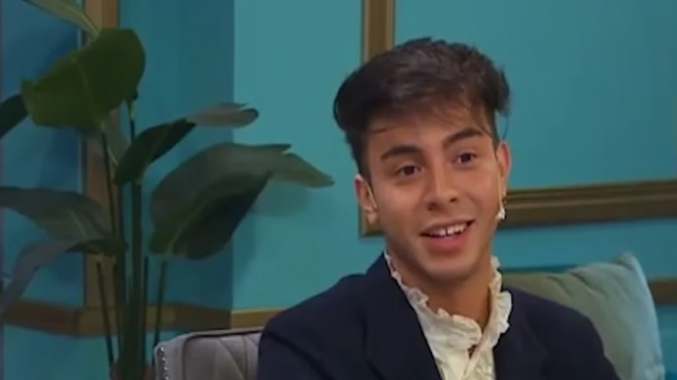 Rusherking visitó su escuela secundaria en Santiago del Estero