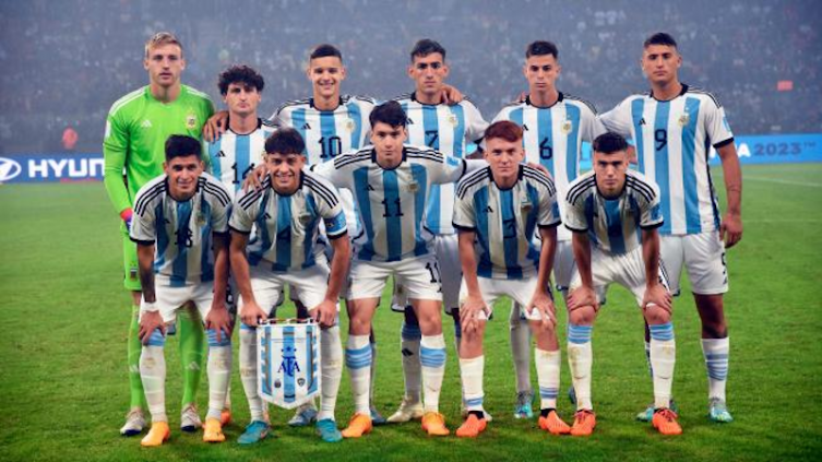 Sufrido debut Mundial: Argentina le ganó por 2-1 a Uzbekistán