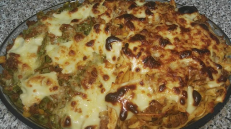 Pastel de fideos gratinados