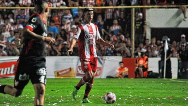 Unión ya habría vendido a Esquivel a Paranaense