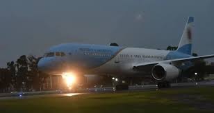 El nuevo avión presidencial llegó al país envuelto en críticas por su aterrizaje
