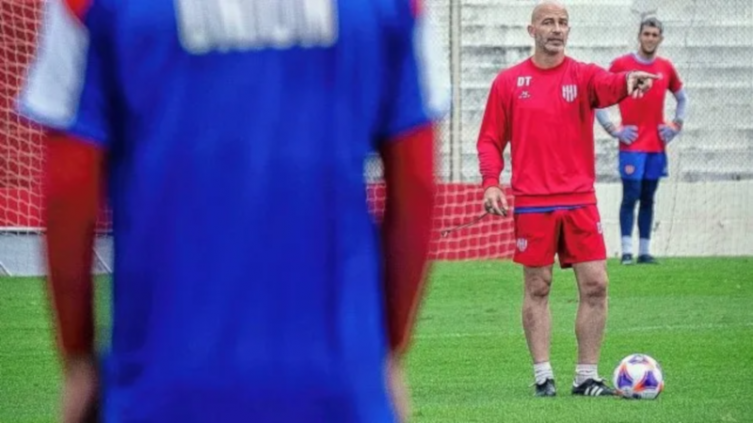 Méndez jugaría con dos variantes ante Huracán