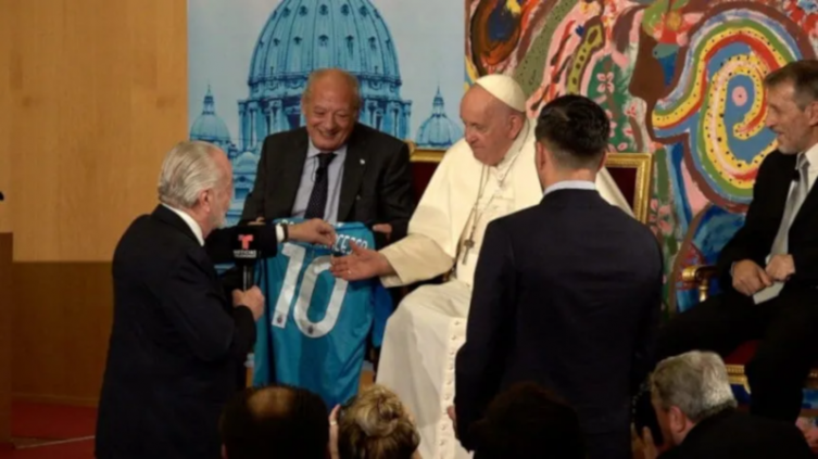 Le propusieron al Papa Francisco un amistoso entre San Lorenzo y Napoli