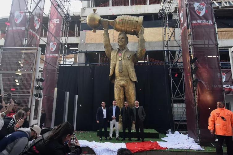 River inauguró la estatua en homenaje a Marcelo Gallardo