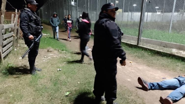 Asesinaron a un hombre de al menos cinco disparos