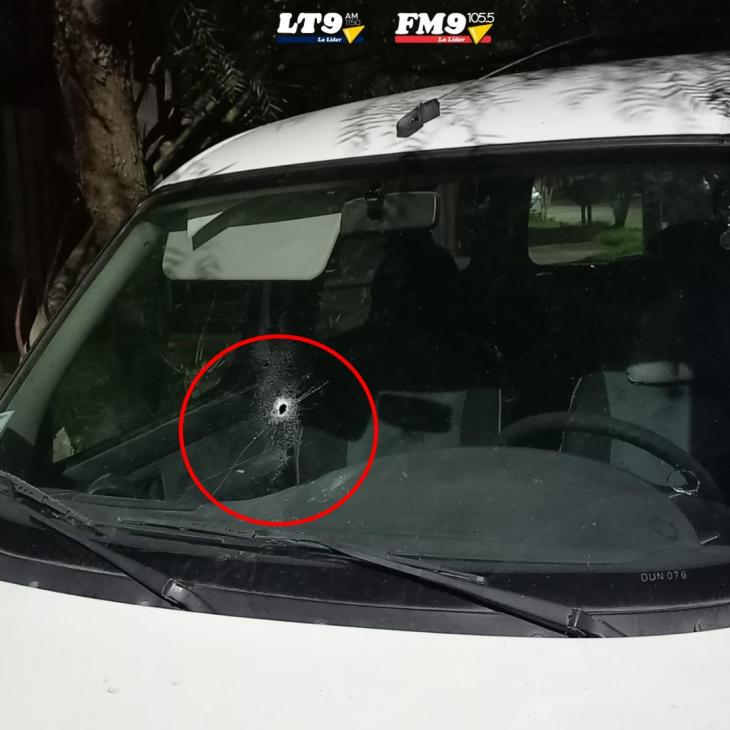 Barrio Centenario: balearon un vehículo y adjudicaron el ataque una interna de la barra de Colón