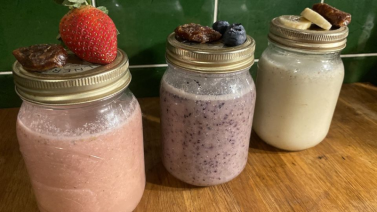 Leche de avena para desayunos, postres y batidos