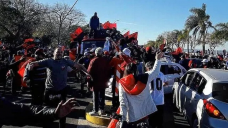 Los hinchas de Colón preparan el festejo del 4 de junio