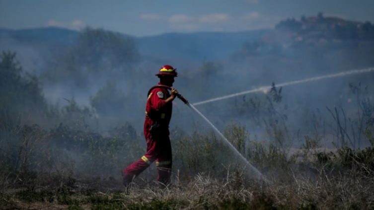 Ola de incendios: Casi 100 bomberos forestales españoles volarán a Canadá