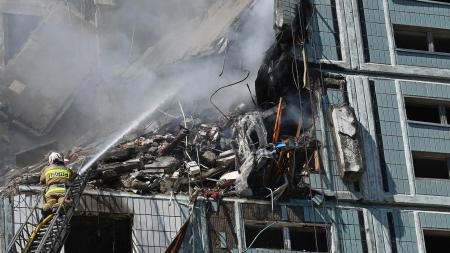 Murieron 10 personas en un bombardeo ruso a la ciudad natal de Zelenski 