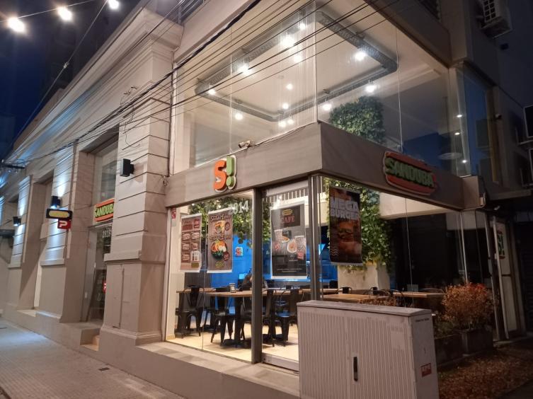 Dos detenidos tras intentar robar en un local gastronómico en pleno centro santafesino