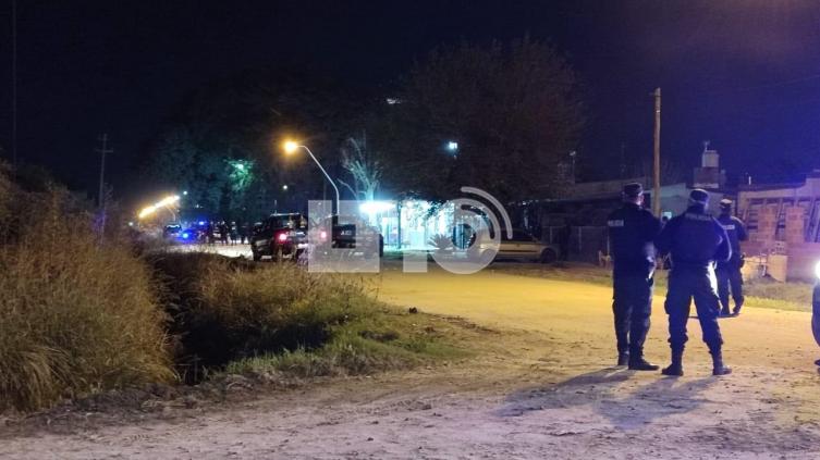 Mataron a un hombre e hirieron a una mujer en Adelina Oeste