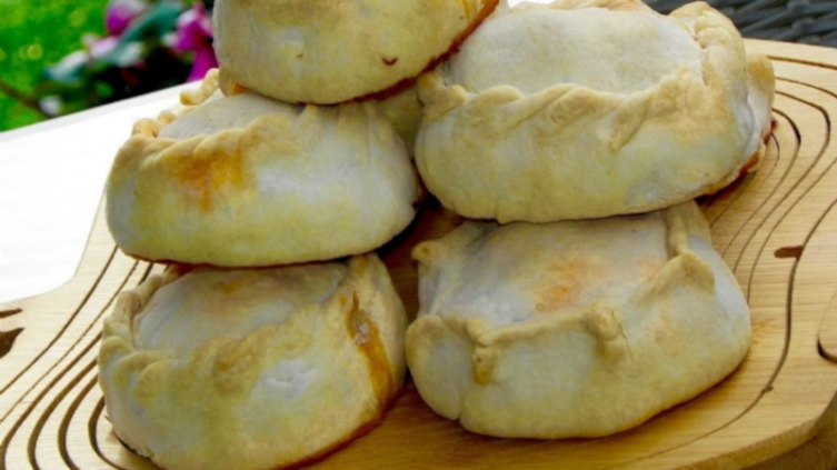 Empanadas de pollo, chorizo y verduras