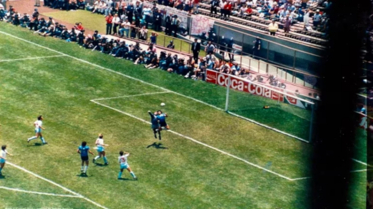 La increíble leyenda de las fotos de la Mano de Dios de Maradona