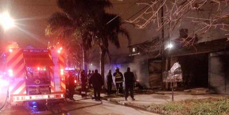 Murió una niña de 12 años al quedar atrapada en un incendio en barrio Las Flores II
