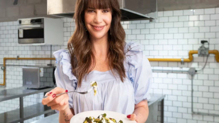 Brócoli con salsa de yogur, nutritiva y saludable