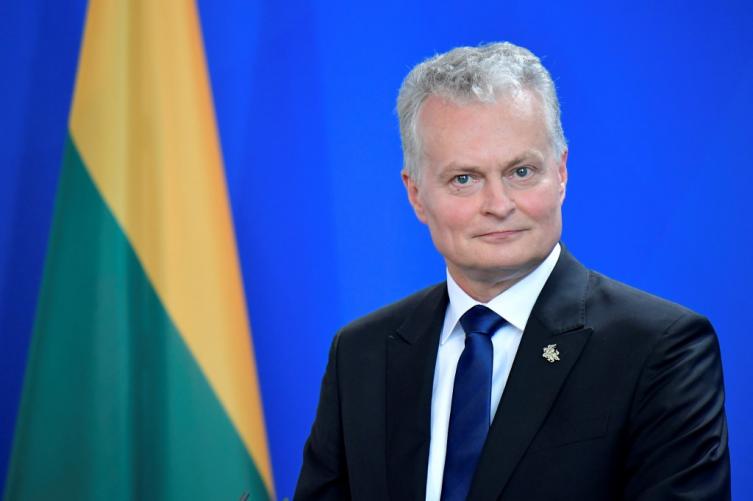 El presidente de Lituania llegó a Kiev tras anunciar el envío de armas antiaéreas 
