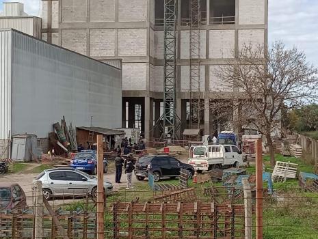 Investigan las causas que provocaron la  muerte de dos personas en una planta de lácteos