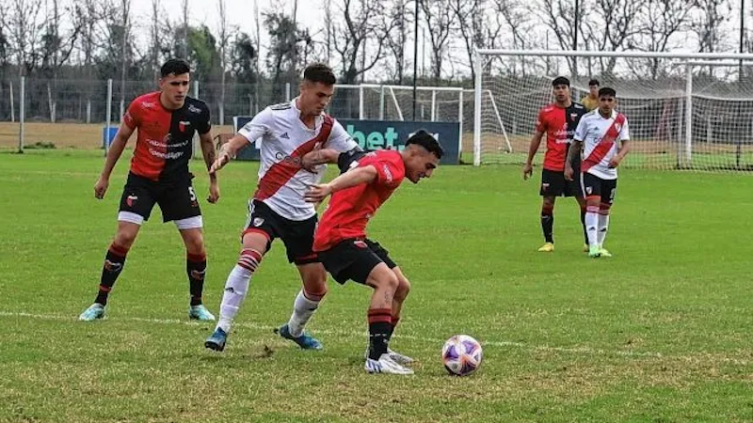 Derrota  de Colón con goleada ante River en el Predio