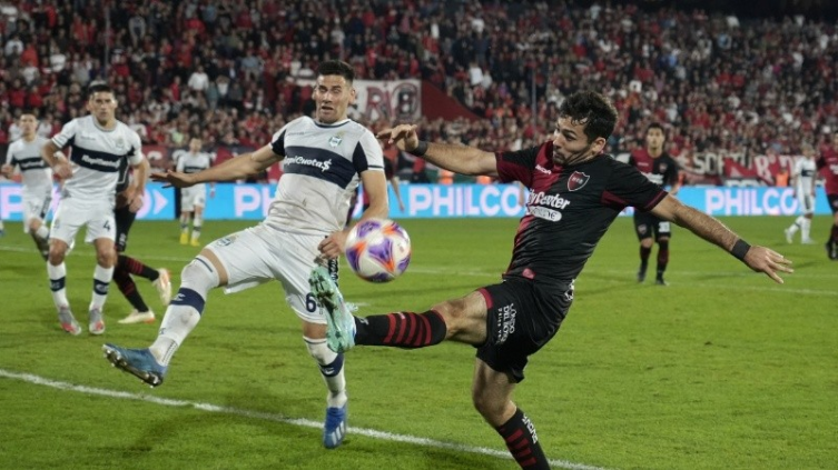 Jugadores de Gimnasia dijeron que les tiraron gas pimienta en el entretiempo