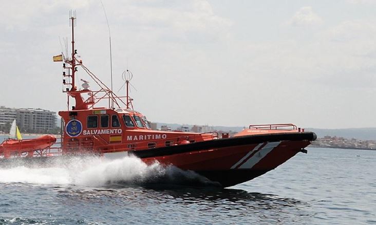 Rescatistas españoles hallaron un barco con unos 200 inmigrantes a bordo