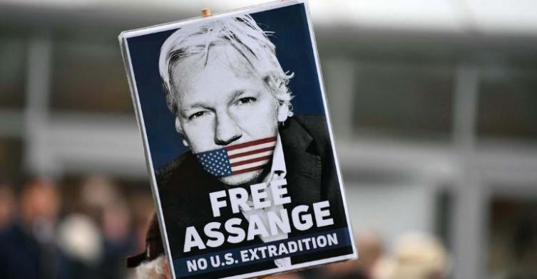 La mujer de Assange le pide a Biden interceder por su esposo 