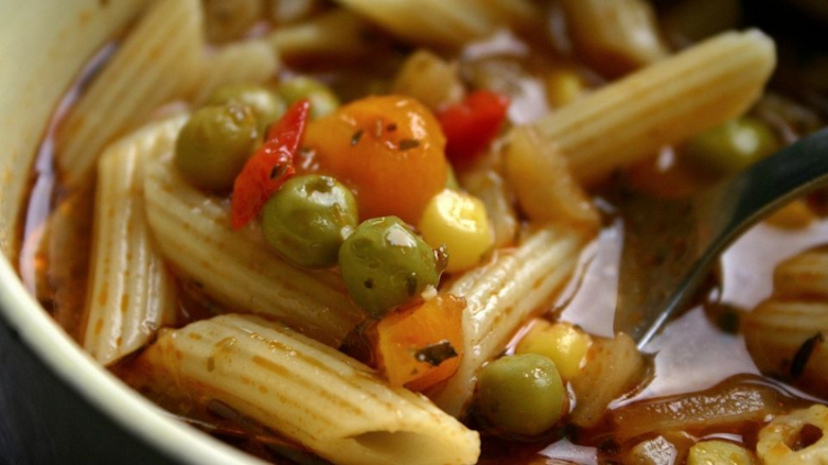 Guisito picantón de fideos y verduras