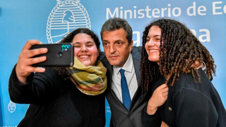 Con el foco en la educación, el Gobierno aumentó un 50 % las becas Progresar