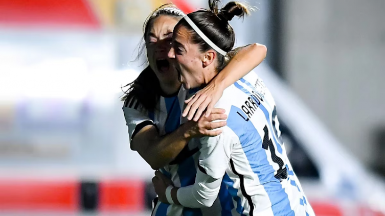 La selección femenina de fútbol goleó 4-0 a Perú en el último amistoso previo al Mundial