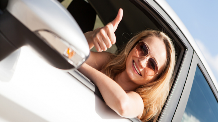 La razón por la que hay que ir al baño antes de un viaje largo en auto