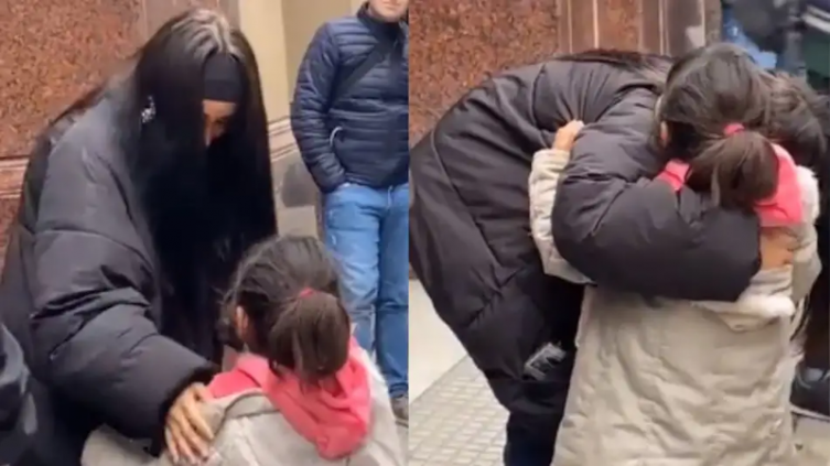 María Becerra se emocionó al abrazar a una mini fan