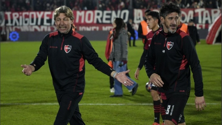 Otro round de Heinze con los árbitros
