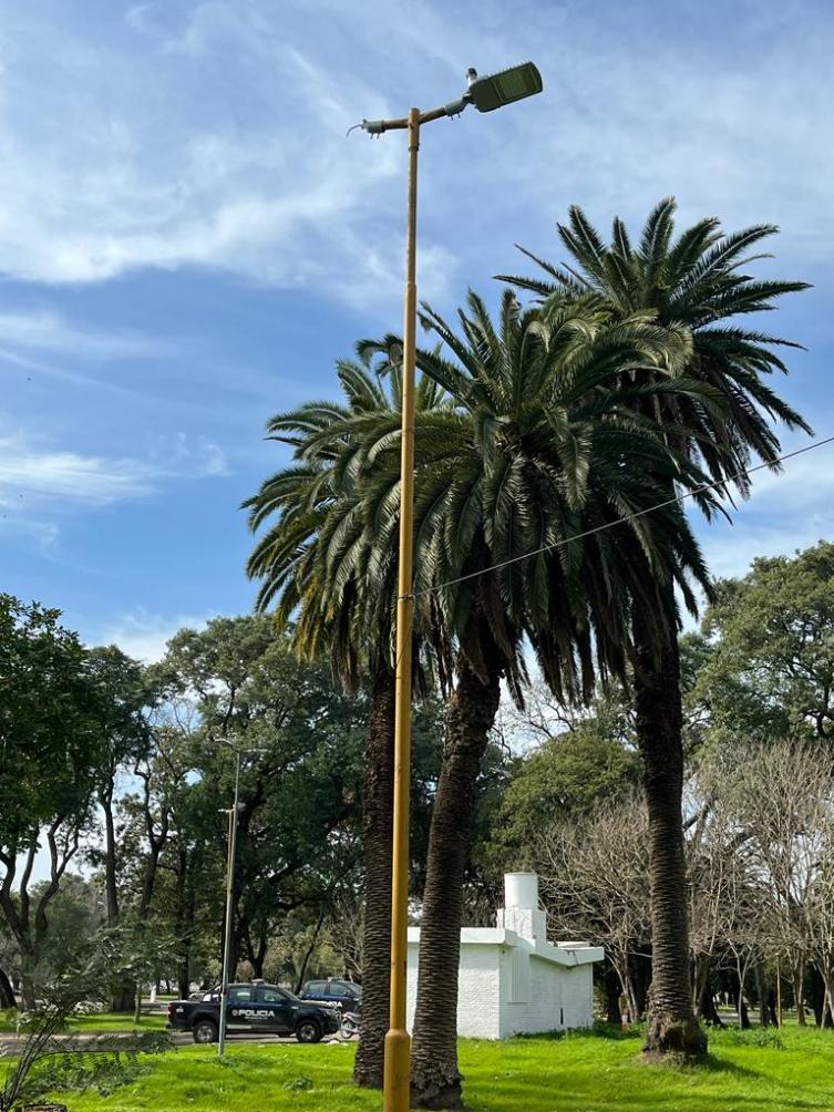 Cuantiosos robos de luminarias y vandalismo en parques de la ciudad