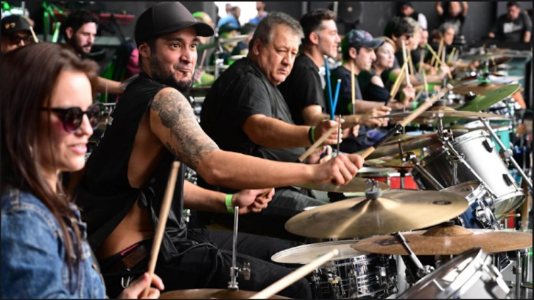 Los tambores y platillos de más de 50 músicos rugieron en Rosario