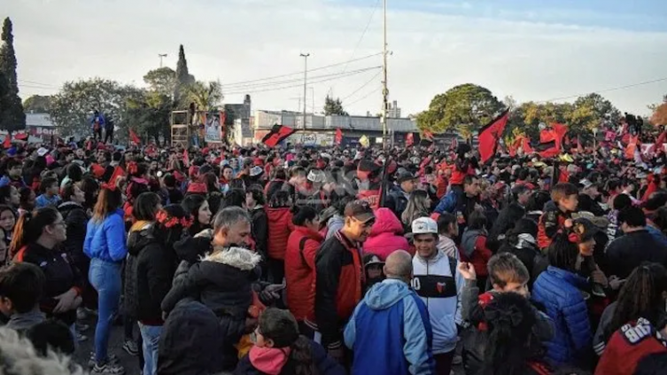 Colón: hubo convocatoria de los socios e hinchas en la sede