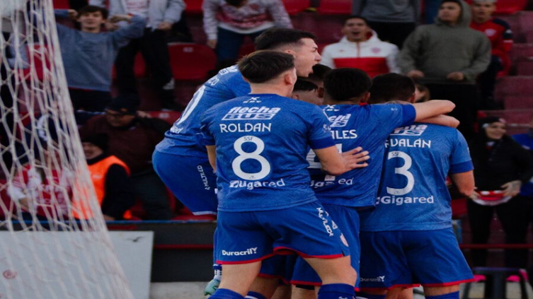 Unión fue superior a Defensa y cerró con una victoria en el 15 de Abril