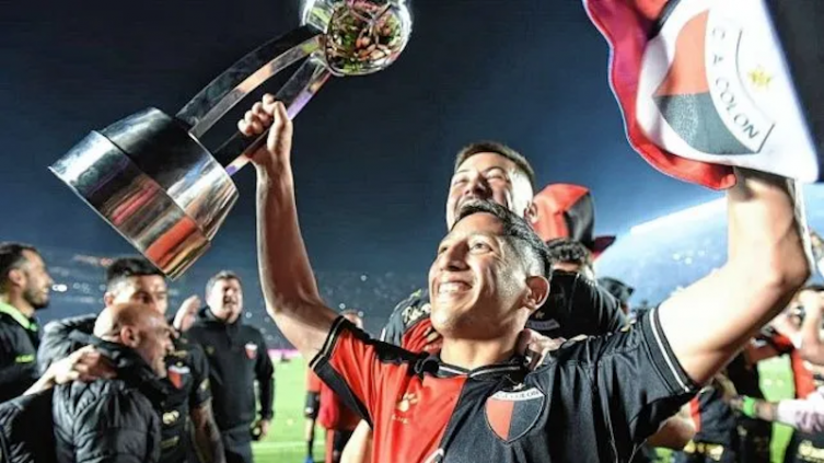 Aliendro conmovió a los hinchas de Colón