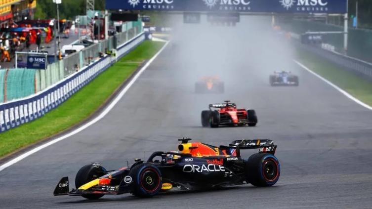 F1: Max Verstappen ganó la carrera sprint del GP de Bélgica en una lluviosa tarde