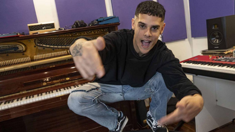 Ca7riel reversiona en clave metalera su sesión con Bizarrap