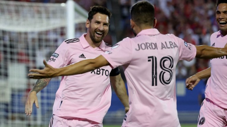 Con un doblete de Messi, Inter Miami empató 4-4 con FC Dallas y clasificó por penales