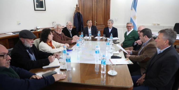 El gobierno santafesino ofrece un 51 % de incremento salarial hasta fin de año a los estatales