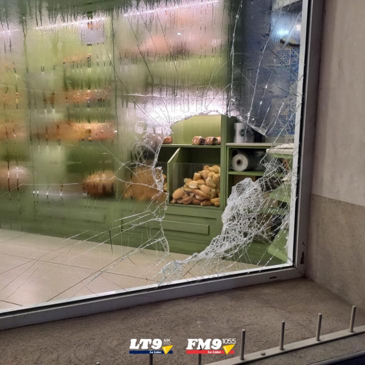 Vandalizaron dos comercios en distintos puntos de la ciudad