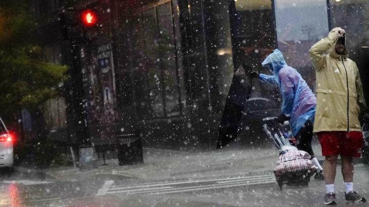 Al menos dos muertos y miles de personas sin electricidad por tormentas en Estados Unidos