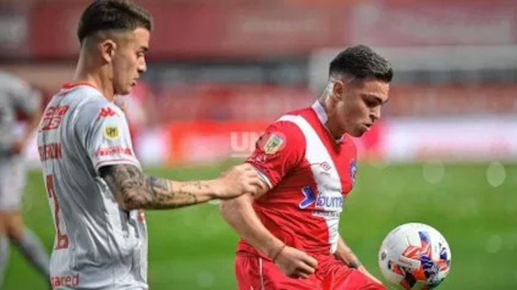 Gordillo sigue sin presentarse en el club y preocupa a Unión