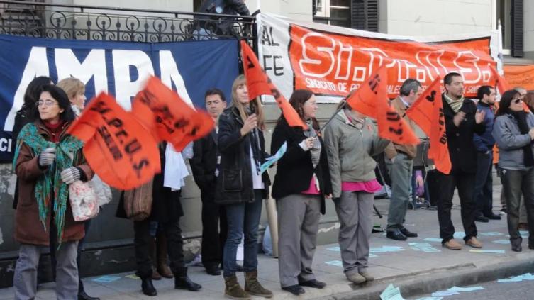 Los médicos de Santa Fe deciden este viernes si aceptan o rechazan la propuesta salarial