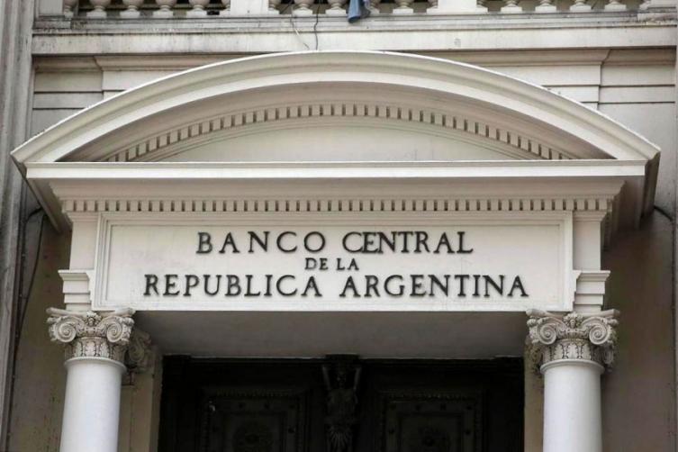 Dólar: Banco Central fija el tipo de cambio oficial a $350 hasta las elecciones de octubre