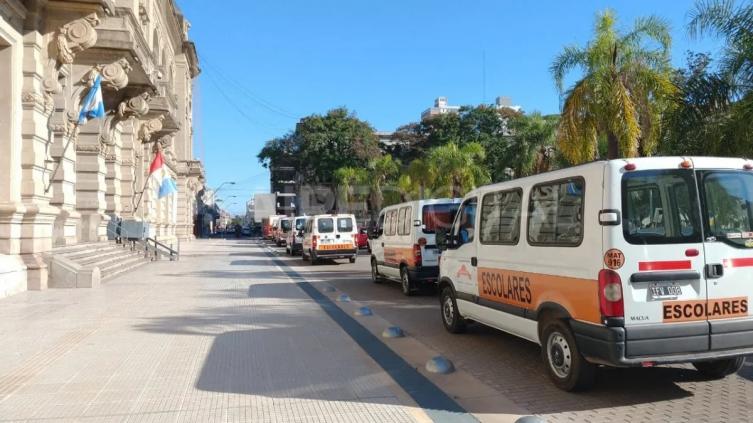 Impacto de la devaluación: qué pasará con el costo del transporte escolar 