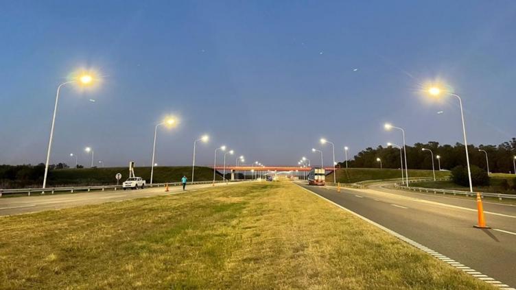 Perotti habilitó la nueva iluminación LED de un tramo de la autopista Rosario – Santa Fe
