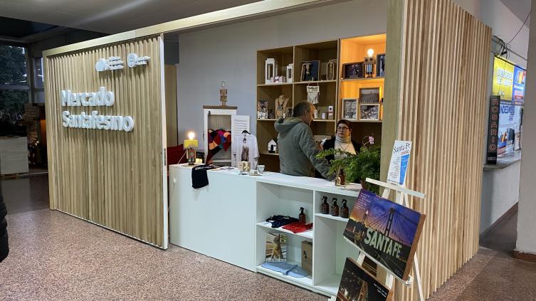 Abre el Mercado Santafesino, en la renovada terminal de ómnibus