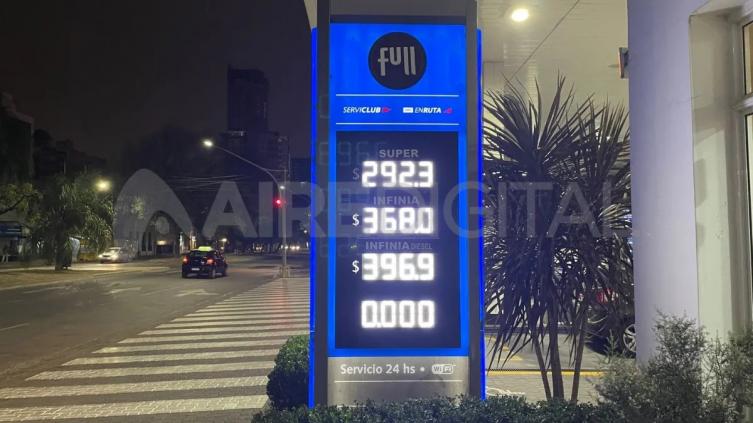 La petrolera estatal YPF subió el precio de sus combustibles 